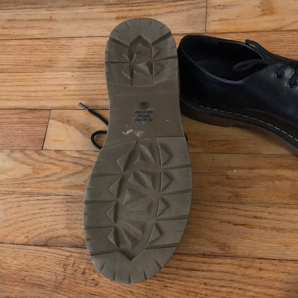 Black low cut, low platform, boots - Picture 2 of 3